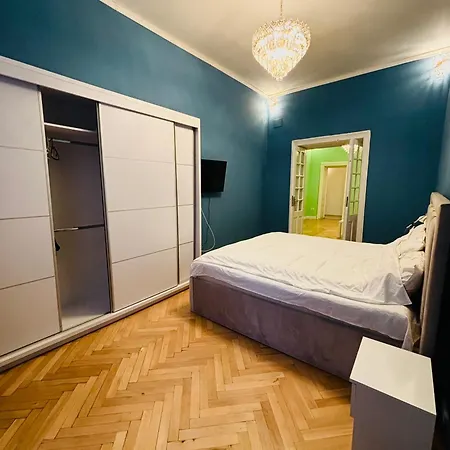 Laya Old * Bucharest