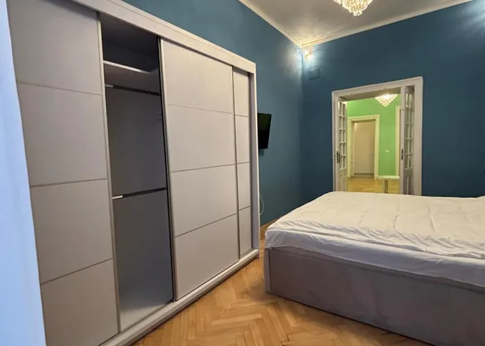 Laya Old Бухарест